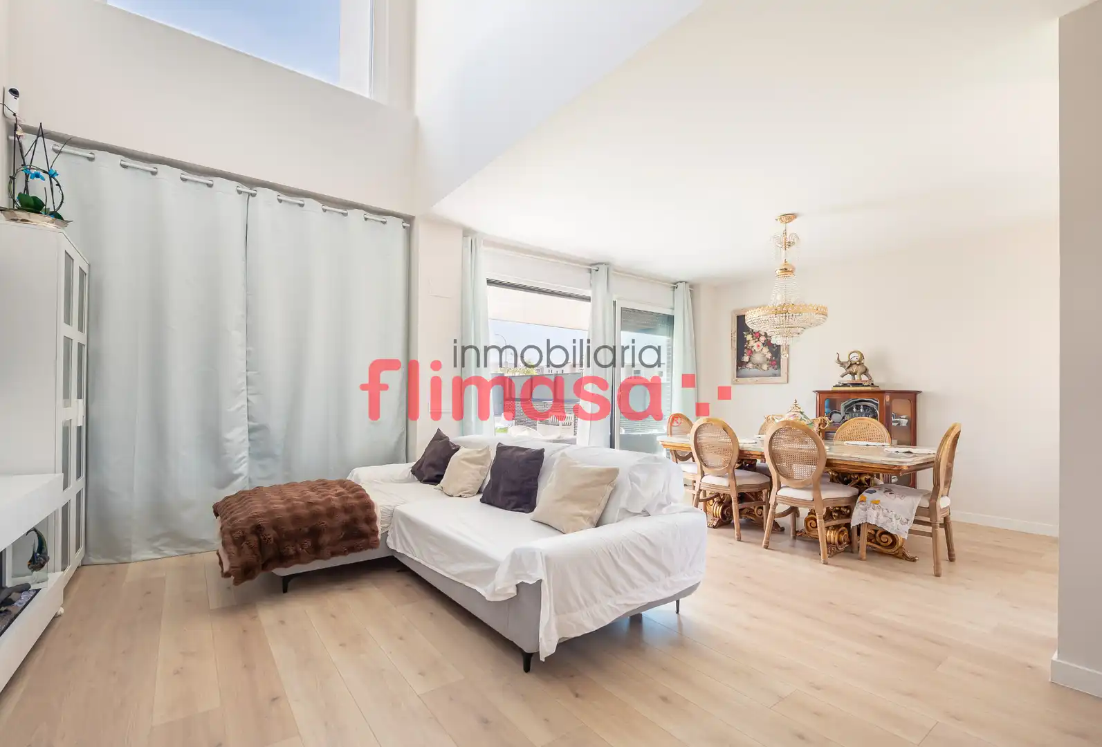Sala de estar de Casa adosada en venta en Villaviciosa de Odón con Aire acondicionado, Calefacción y Jardín privado