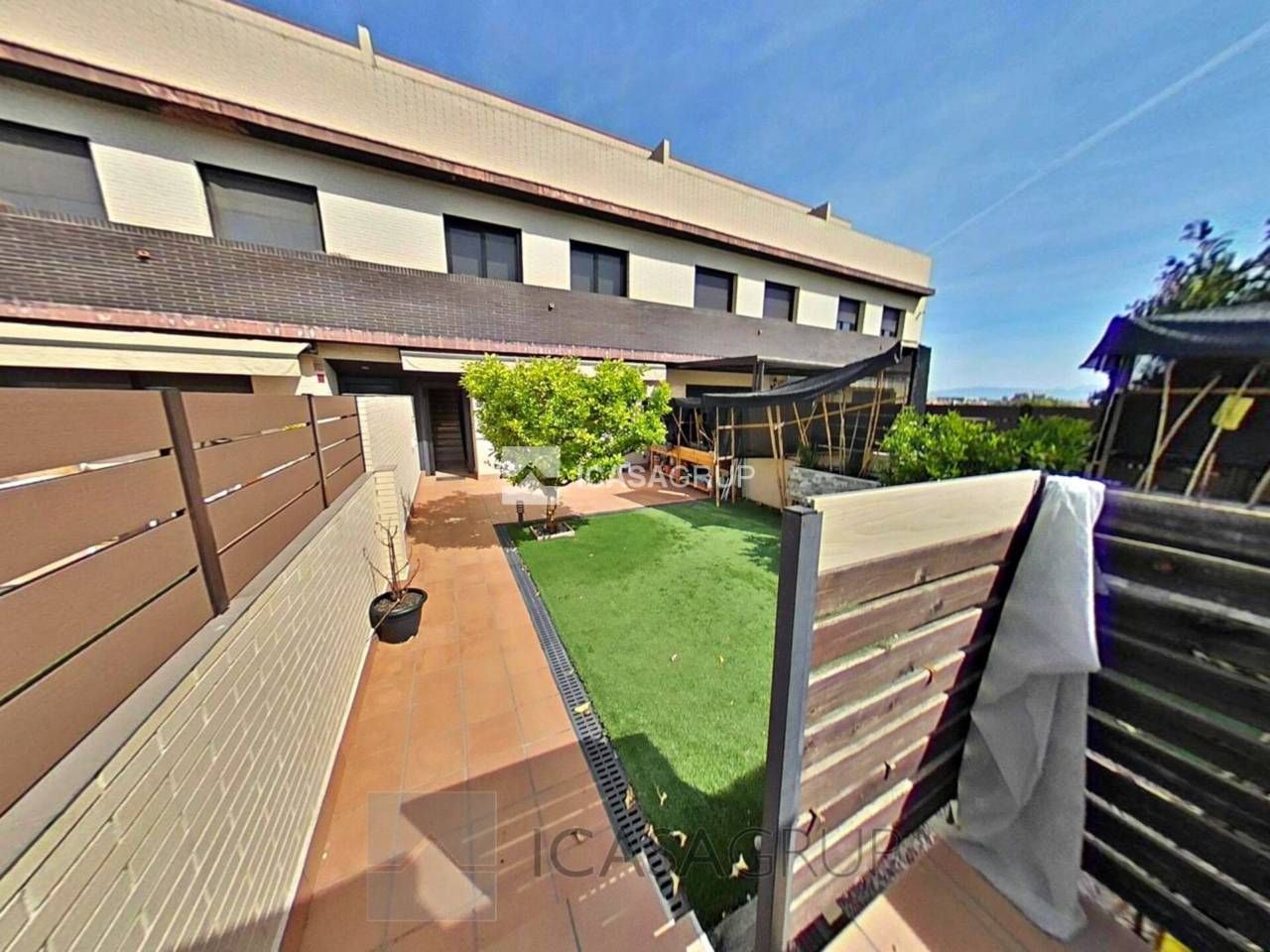 Vista exterior de Casa adosada de lloguer en Sant Quirze del Vallès amb Aire condicionat, Calefacció i Jardí privat