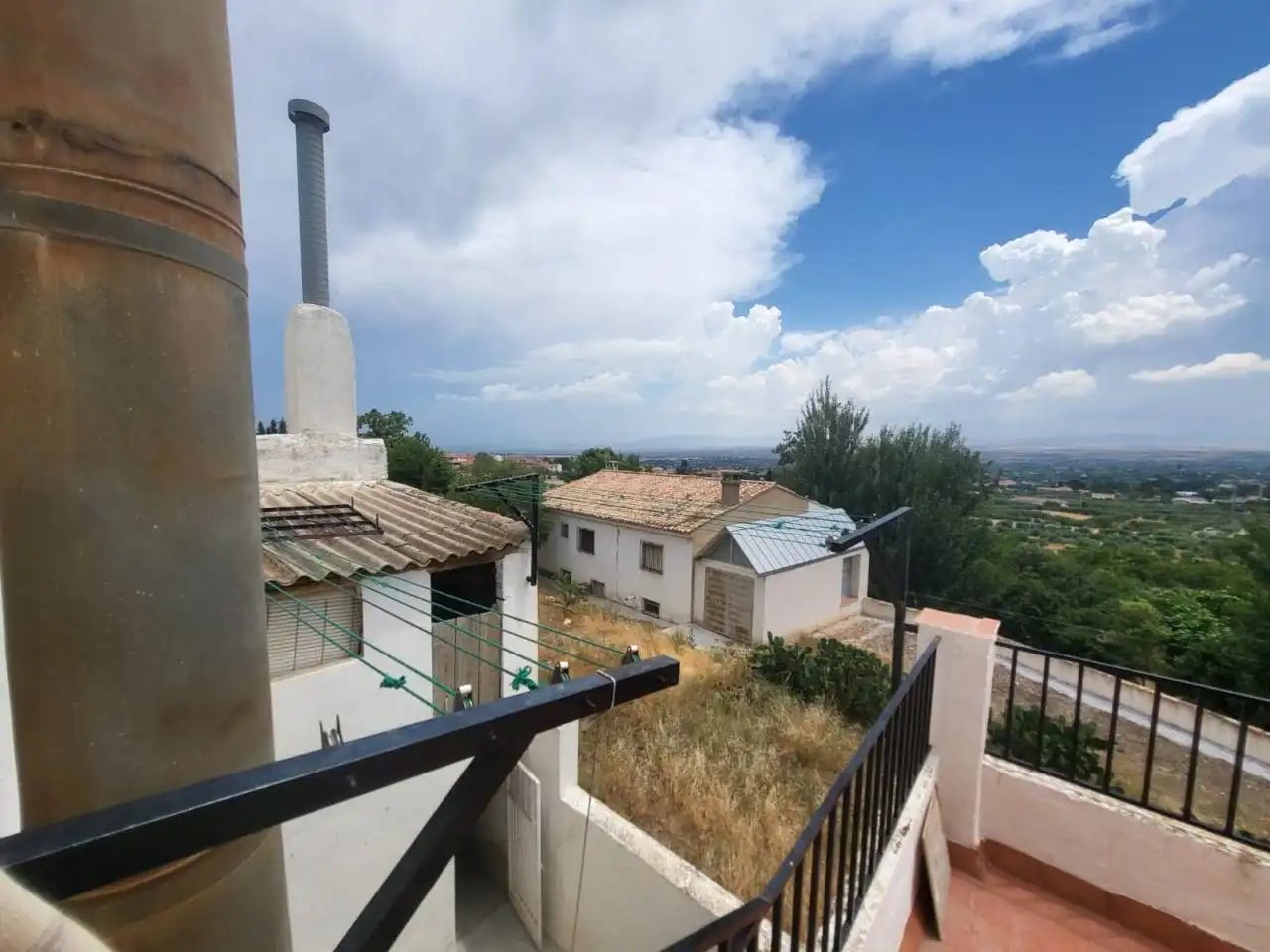 Vista exterior de Casa o xalet en venda en Baza amb Calefacció i Terrassa