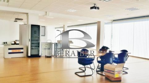 Foto 5 von Fabrikhallen zur Miete in Zaratamo, Bizkaia