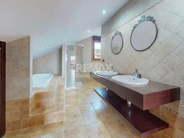 Baño de Casa o chalet en venta en Vigo  con Calefacción, Jardín privado y Terraza