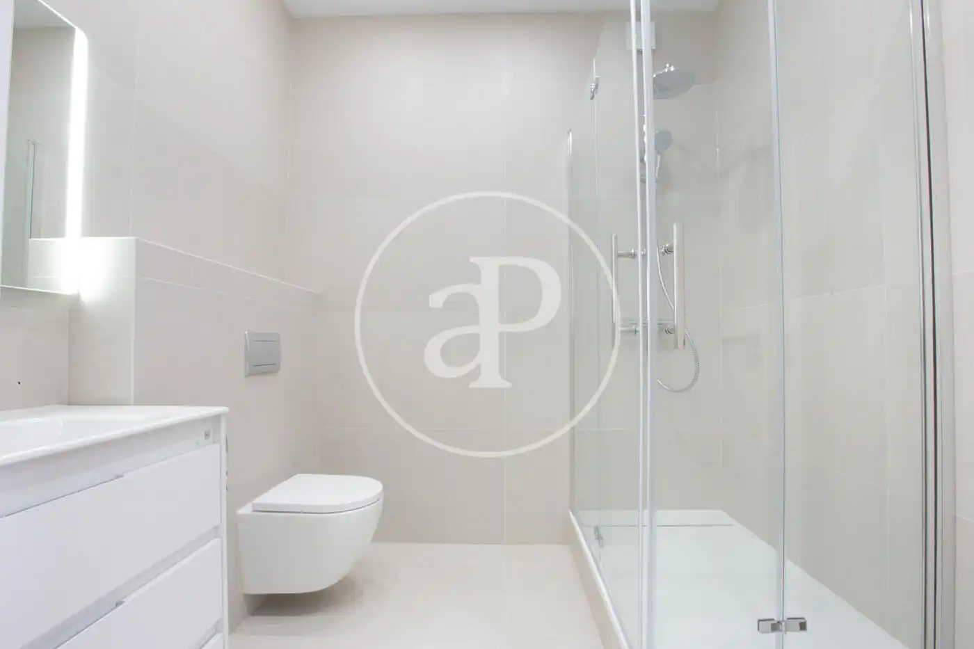 Baño de Piso de alquiler en Valencia con Aire acondicionado y Balcón