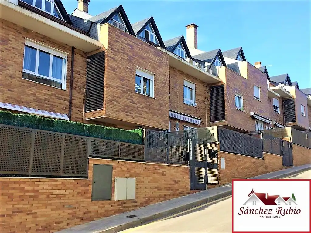 Vista exterior de Dúplex de lloguer en Torrelodones amb Aire condicionat, Calefacció i Jardí privat
