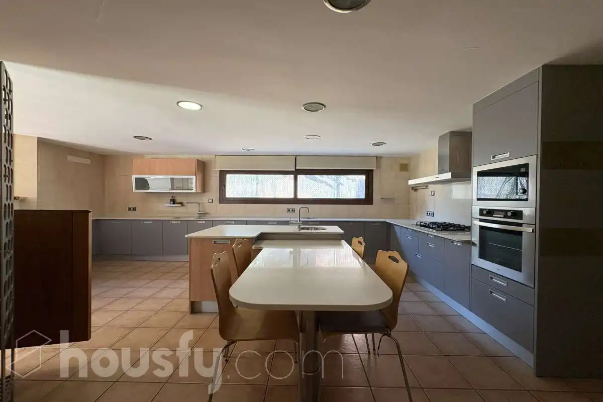 Cocina de Casa o chalet en venta en Sant Julià de Ramis con Calefacción, Jardín privado y Terraza