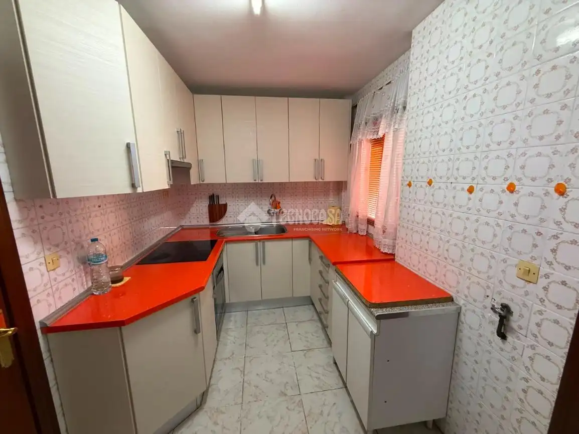 Kitchen of Flat for sale in Alcalá de Henares  with Air Conditioner and Heating