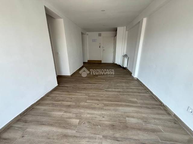 Piso en Alquiler en C. Betanzos en Valderas - Los Castillos