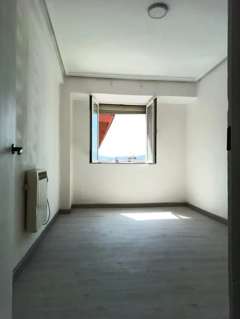 Habitación de Piso en venta en Miranda de Ebro con Calefacción, Terraza y Balcón