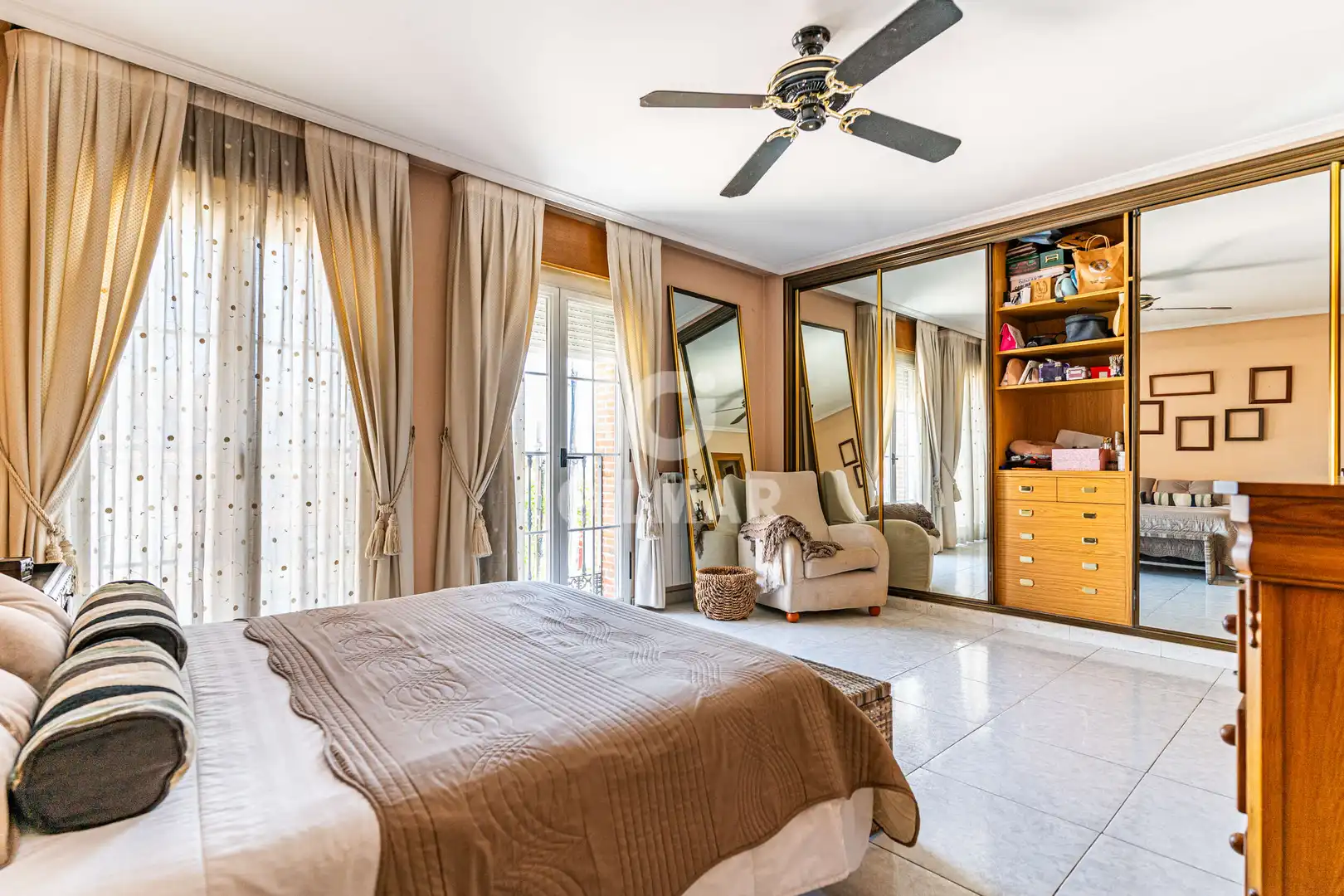 Habitación de Casa adosada en venta en Colmenar Viejo con Calefacción y Jardín privado