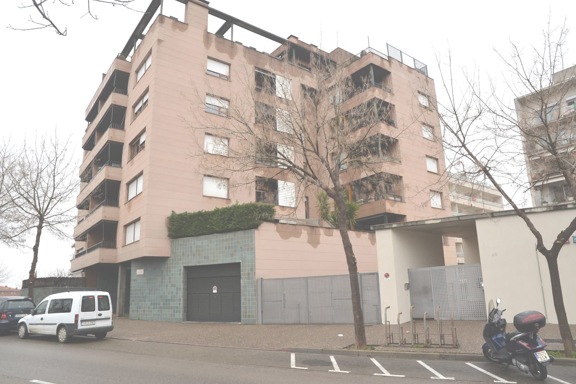 Vista exterior de Garatge en venda en Girona Capital