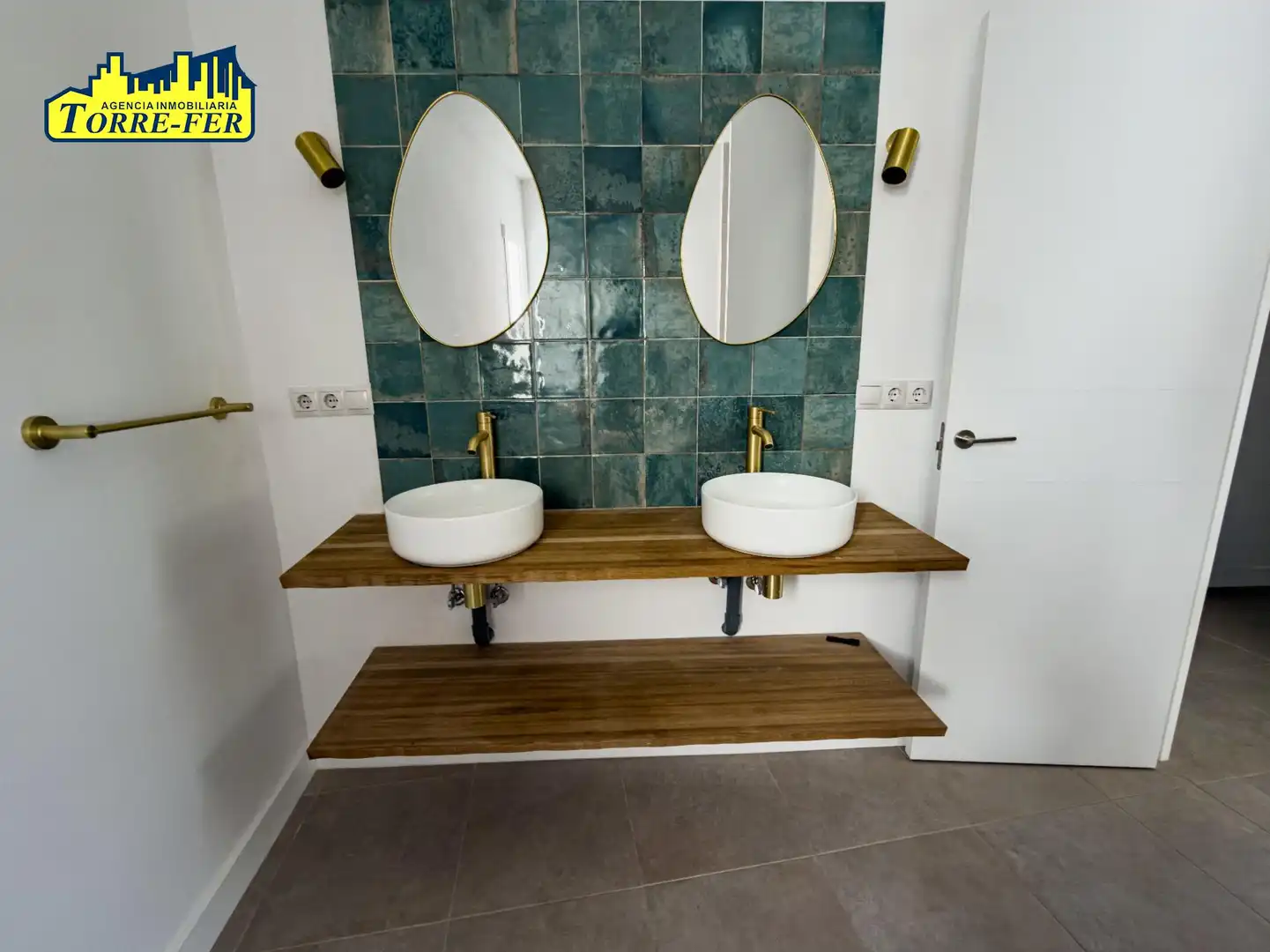 Bathroom of Flat for sale in Almería  with Air Conditioner and Terrace