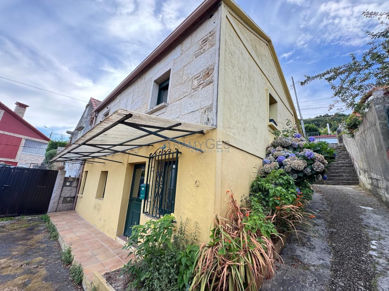 Exterior view of Single-family semi-detached for sale in Vigo   with Heating and Private garden