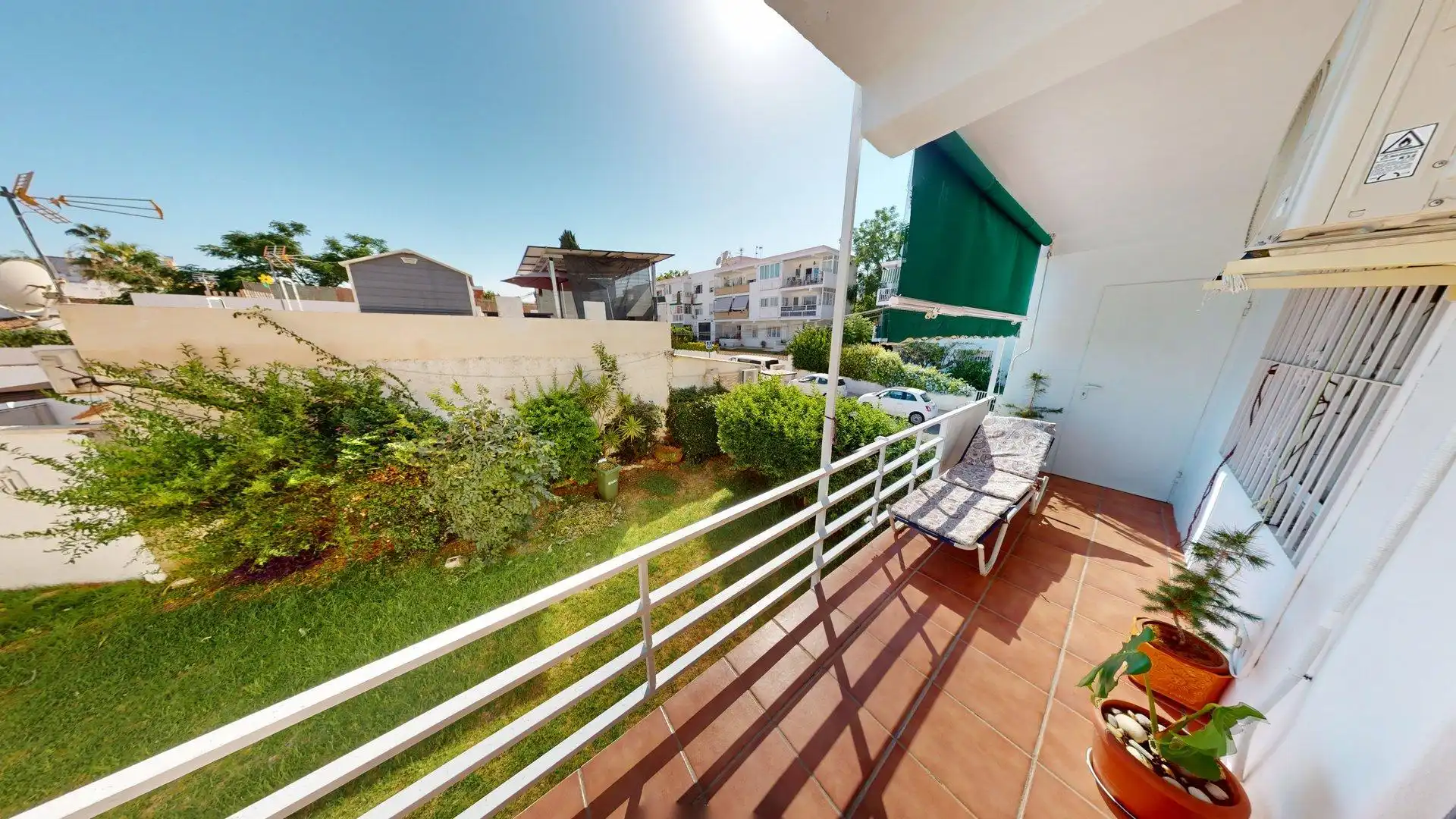 Terrasse von Wohnung zum Verkauf in Benalmádena mit Klimaanlage, Privatgarten und Terrasse