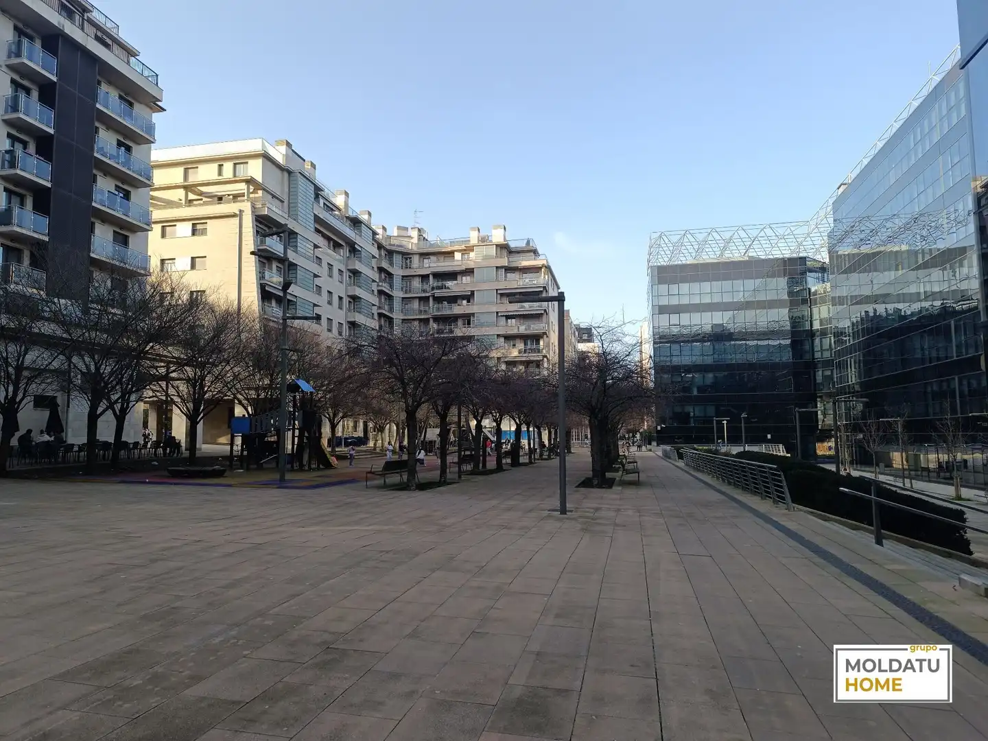 Außenansicht von Wohnung zum Verkauf in Donostia - San Sebastián  mit Heizung, Terrasse und Abstellraum