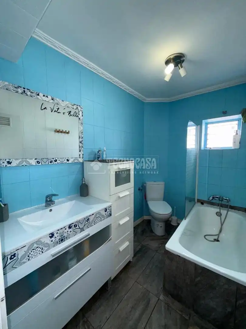 Bathroom of Flat for sale in Sevilla  with Air Conditioner