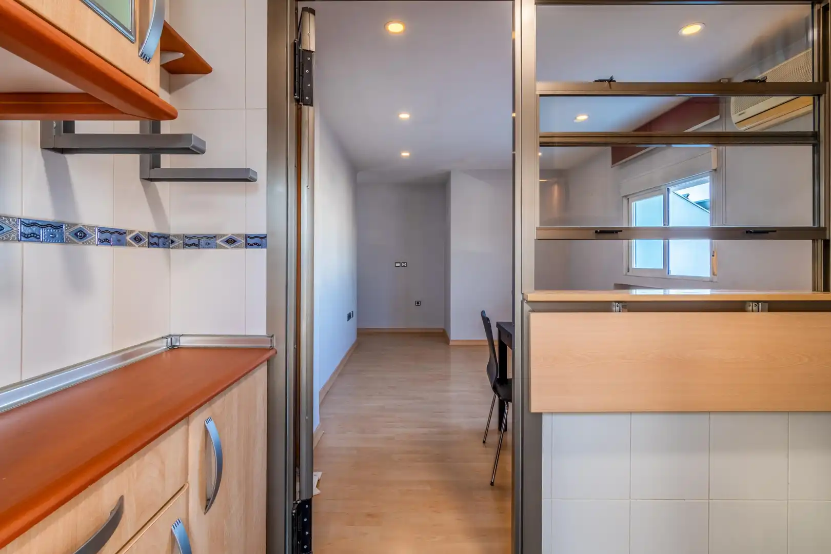 Cocina de Apartamento en venta en Alcorcón con Aire acondicionado, Calefacción y Jardín privado