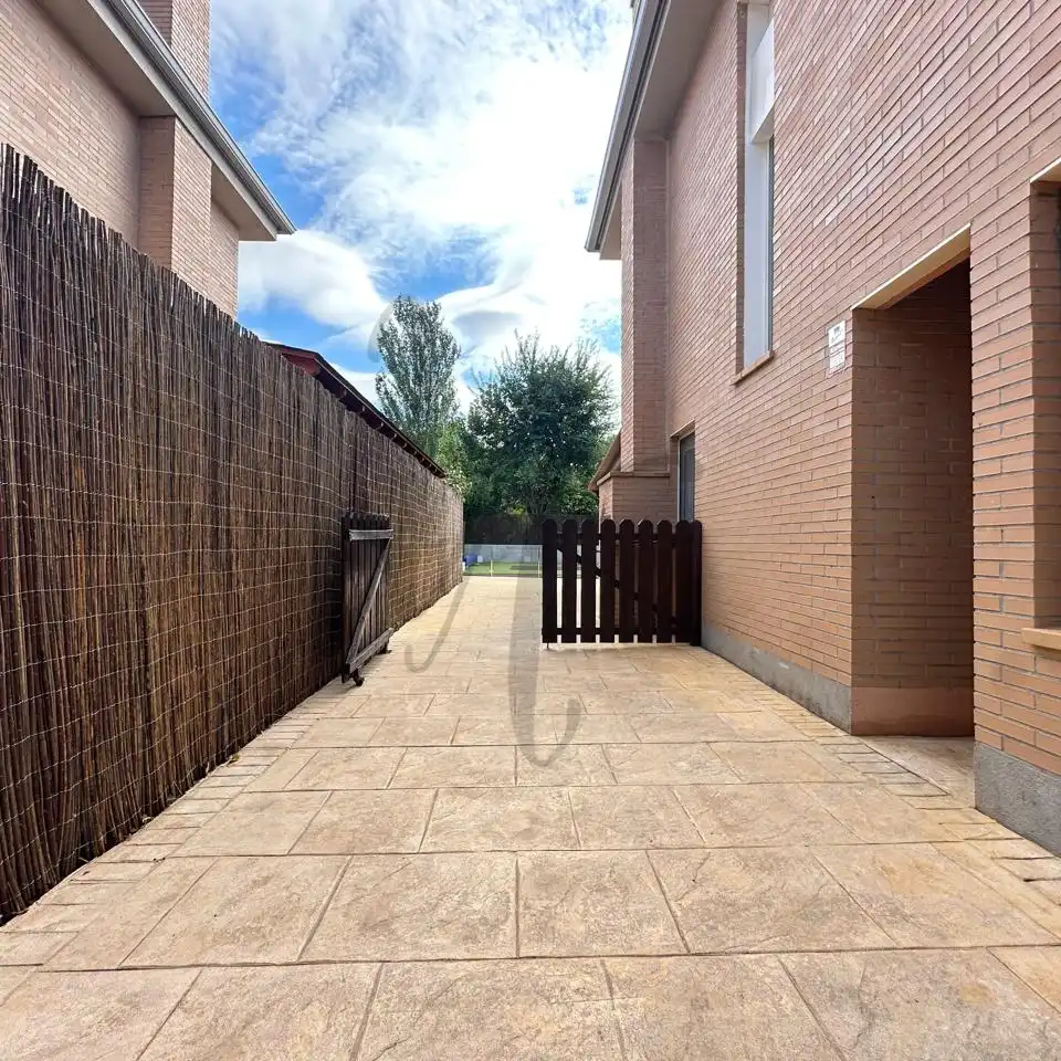 Casa aparellada amb piscina de lloguer a Calle San Martín, imagen 36
