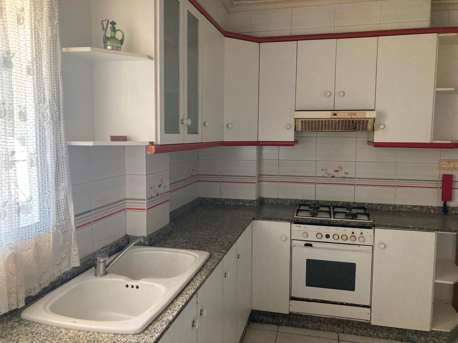 Cocina de Piso en venta en Villena con Horno y Lavadora