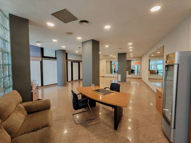 Local comercial en Alquiler en Calle plaza europa en Mas Xirgu