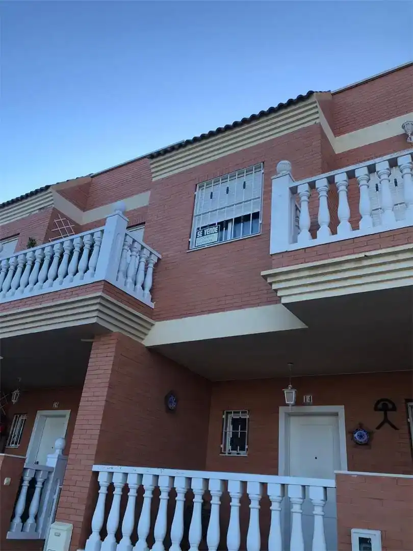 Vista exterior de Dúplex en venda en Almería amb Aire condicionat i Balcó