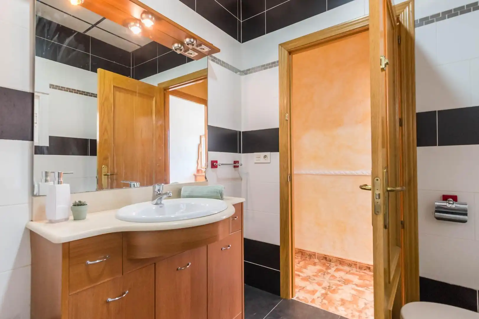 Badezimmer von Maisonette zum Verkauf in Fortuna mit Terrasse, Möbliert und Balkon