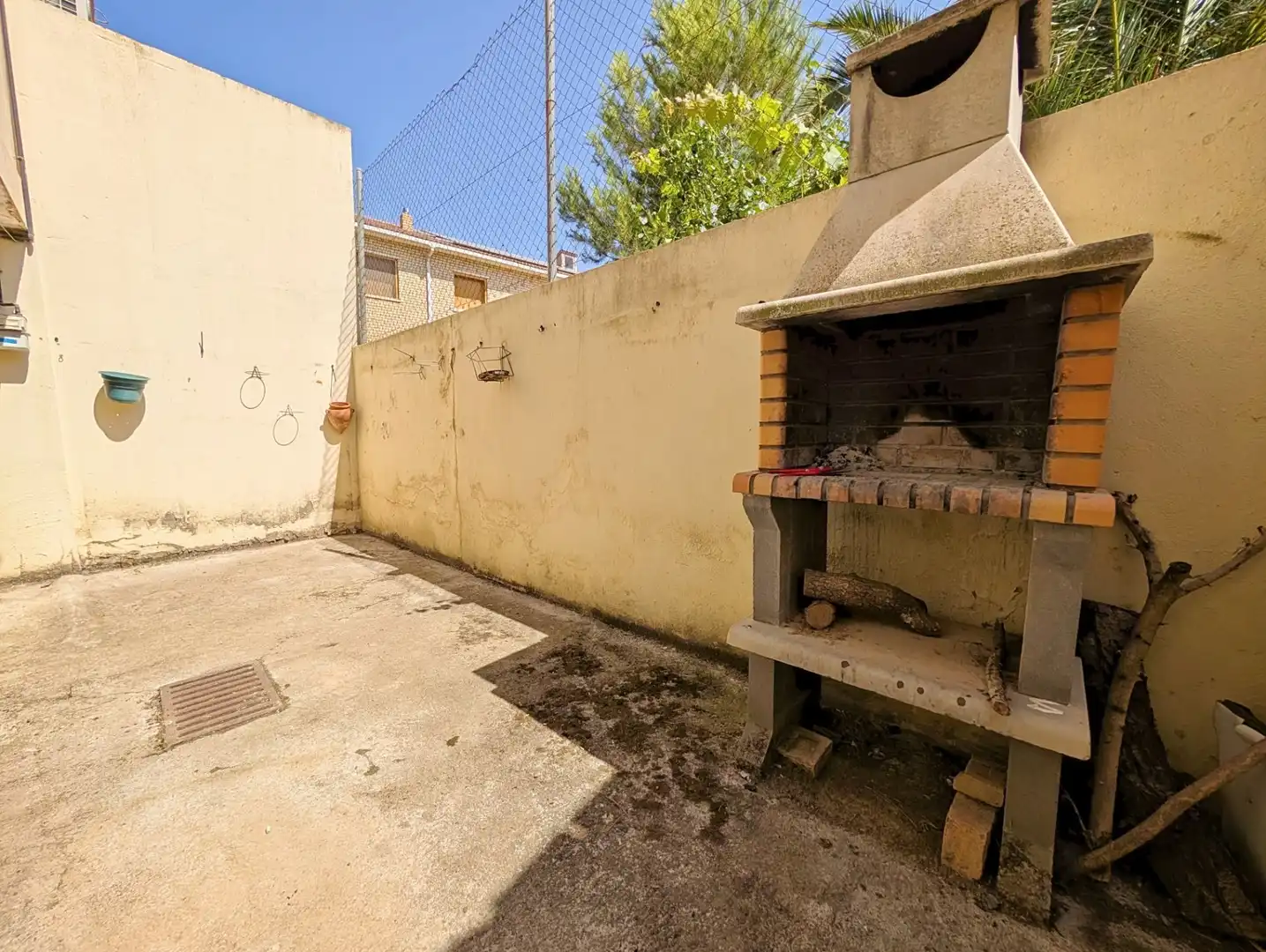 Vista exterior de Casa adosada en venda en La Puebla de Híjar amb Calefacció, Terrassa i Traster