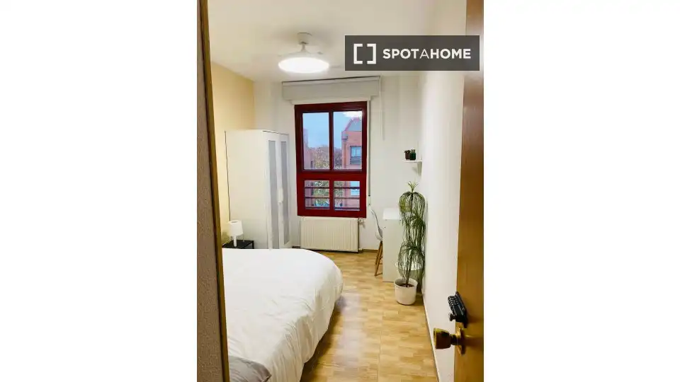 Bedroom of Flat for rent in Madrid  with Air Conditioner, Heating and Furnished