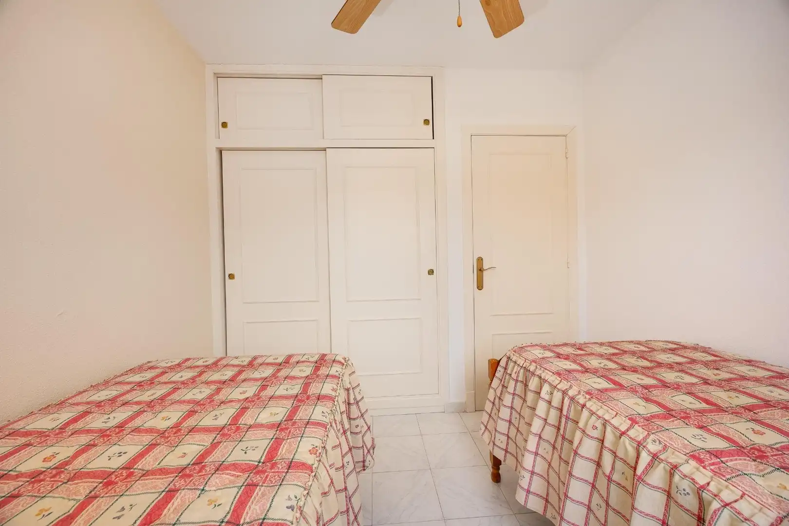 Dormitori de Casa o xalet en venda en Torrevieja amb Aire condicionat, Jardí privat i Piscina