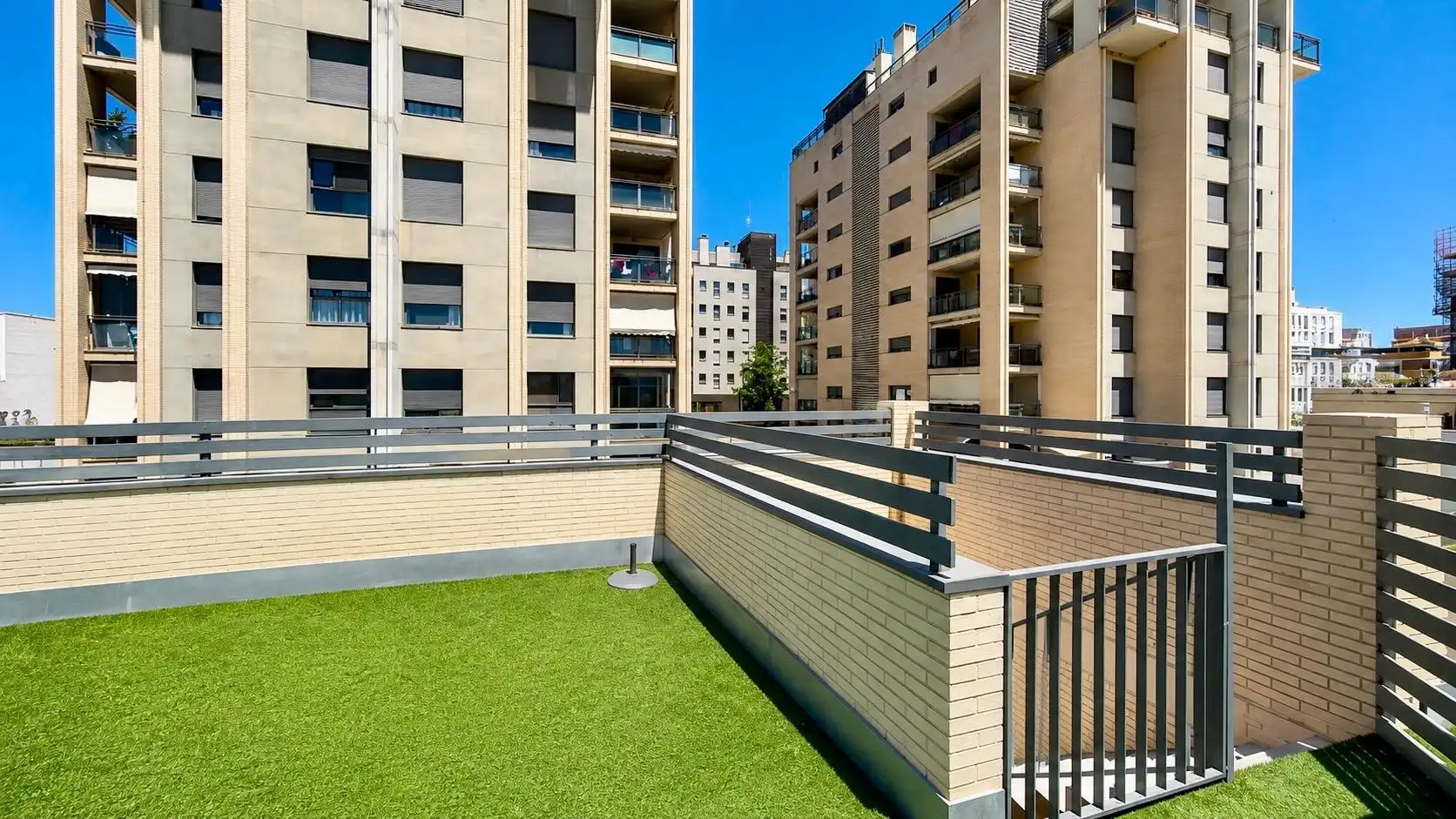 Terraza de Planta baja en venta en Paterna con Aire acondicionado, Calefacción y Jardín privado