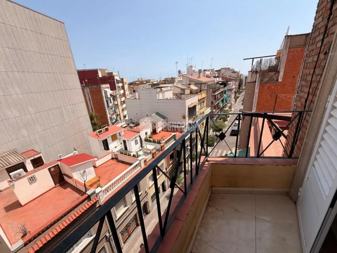 Vista exterior de Piso en venta en Horta - Guinardó