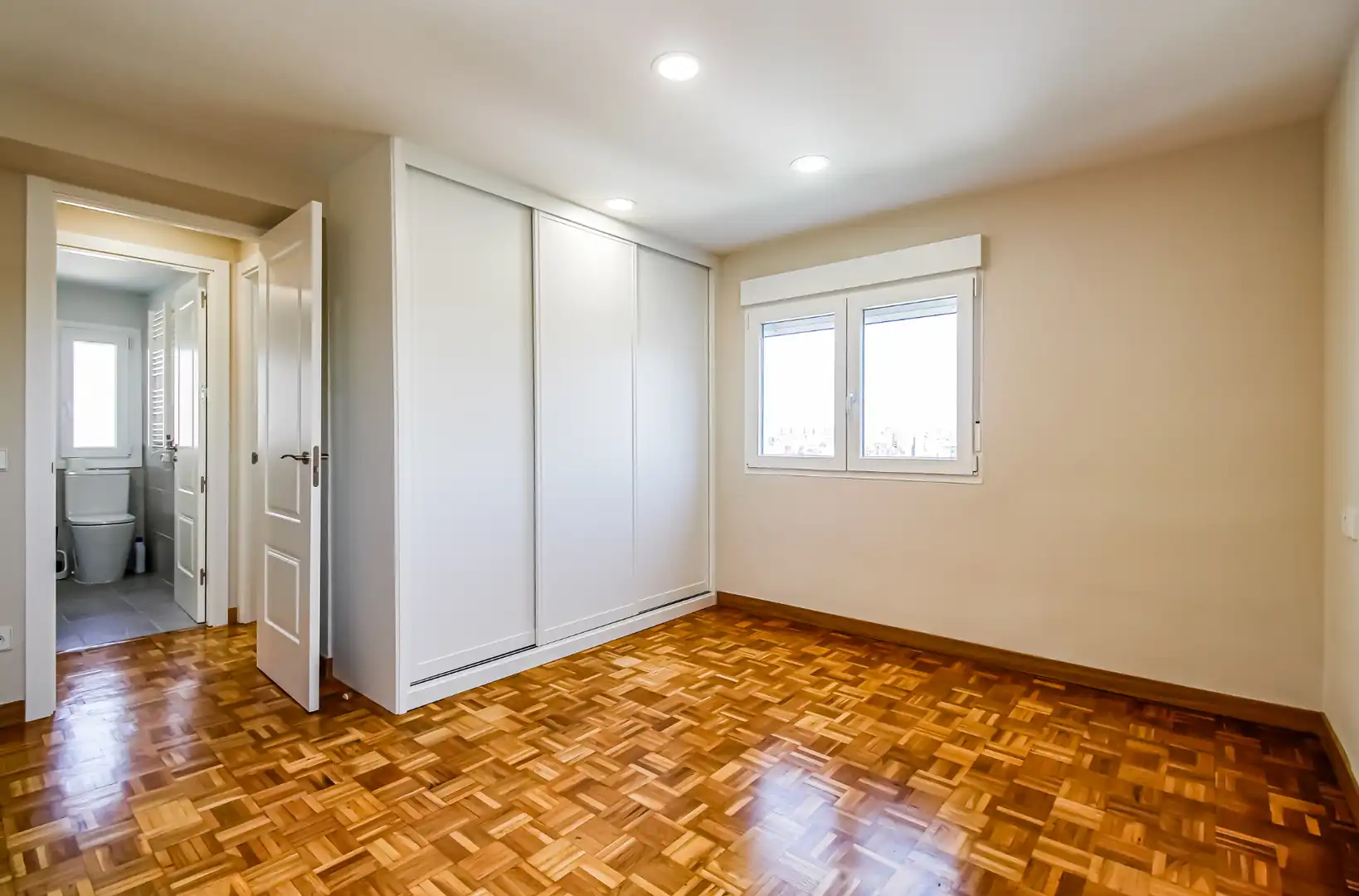 Bedroom of Flat for rent in Madrid  with Air Conditioner, Heating and Storage room