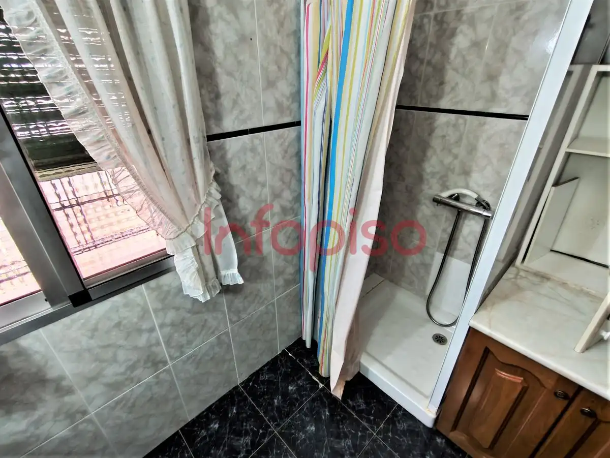 Bany de Casa o xalet en venda en Alcubillas amb Aire condicionat, Calefacció i Terrassa