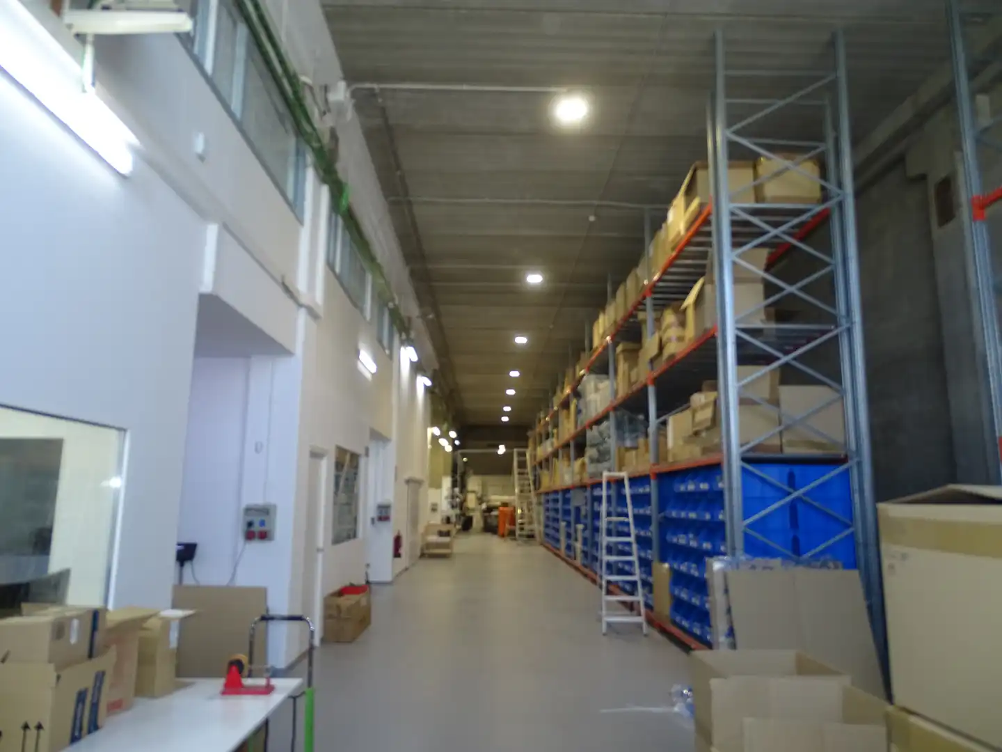 Industrial buildings for rent in Finestrelles