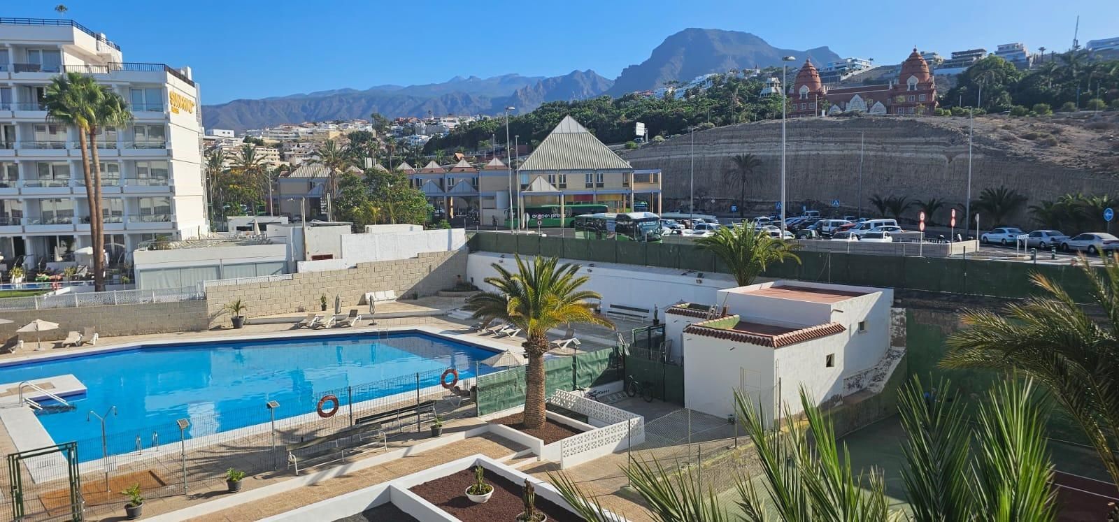 Vista exterior de Apartament en venda en Adeje amb Terrassa, Balcó i Piscina comunitària