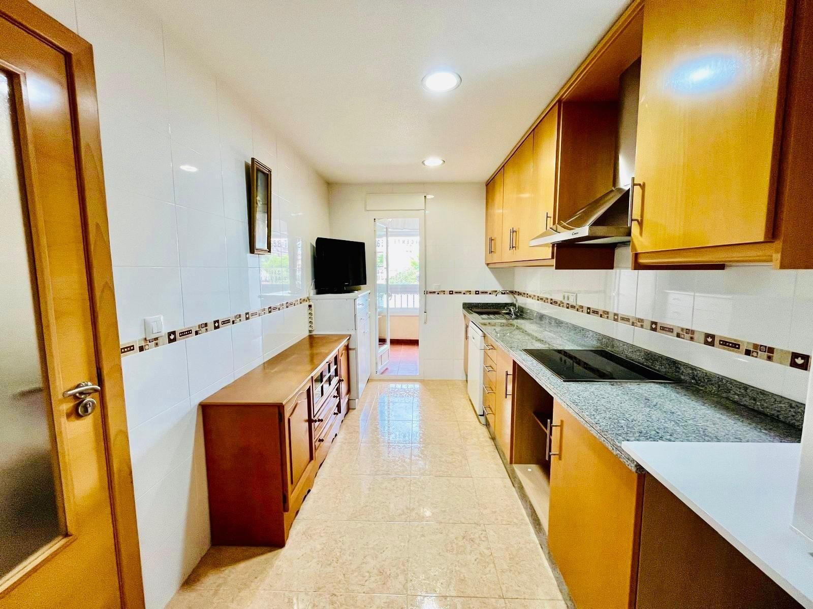 Cocina de Piso en venta en Elche / Elx con Aire acondicionado, Terraza y Balcón