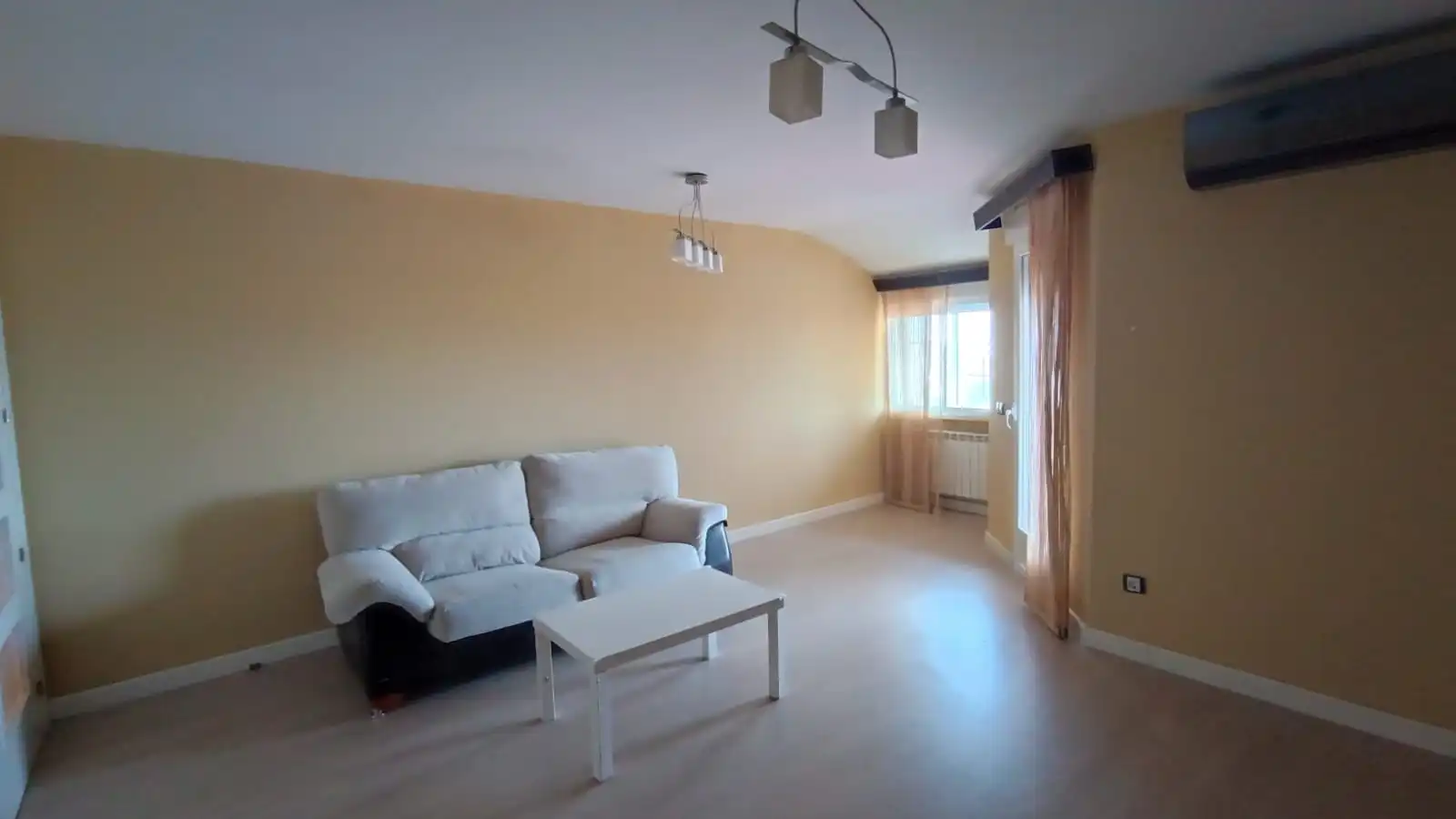 Sala de estar de Piso en venta en Campo Real con Aire acondicionado, Calefacción y Parquet