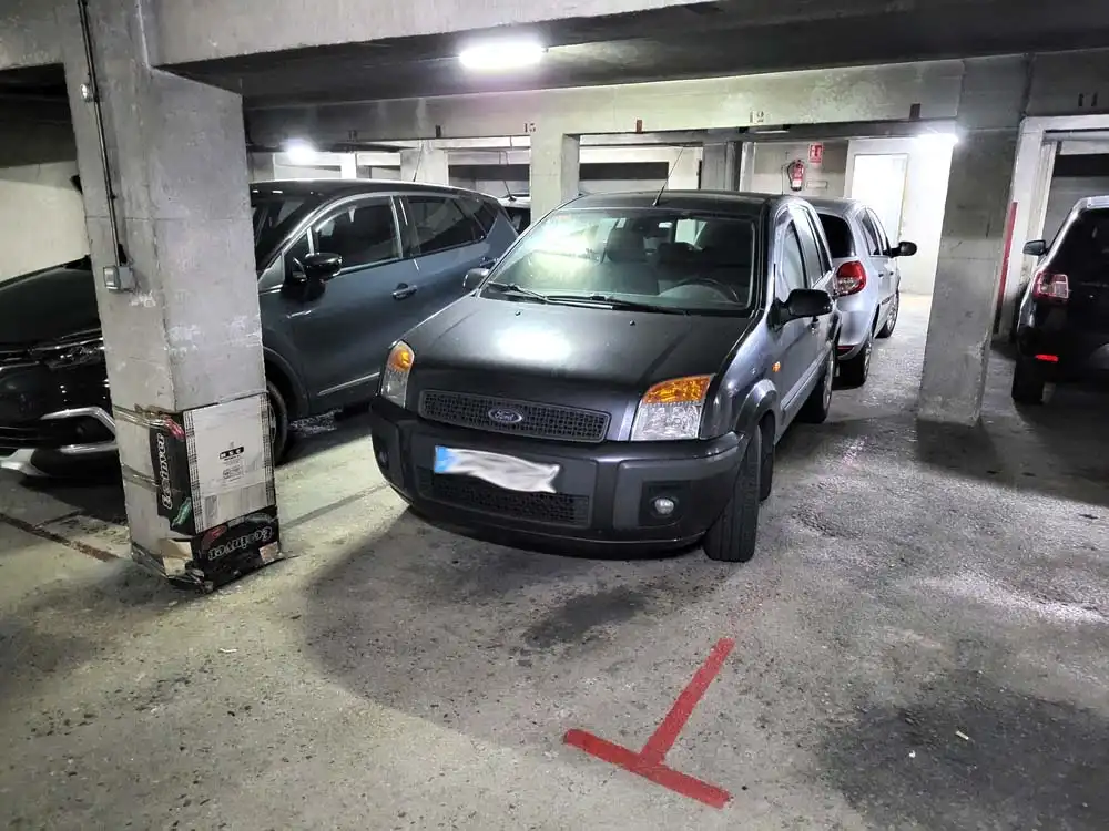 Parking de Piso de alquiler en Vigo  con Calefacción, Trastero y Amueblado