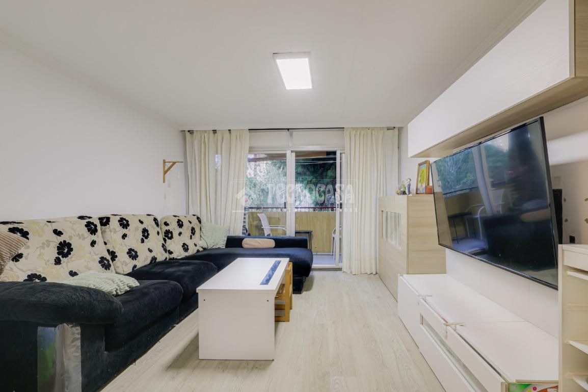 Living room of Flat for sale in L'Hospitalet de Llobregat  with Air Conditioner, Balcony and Home automation
