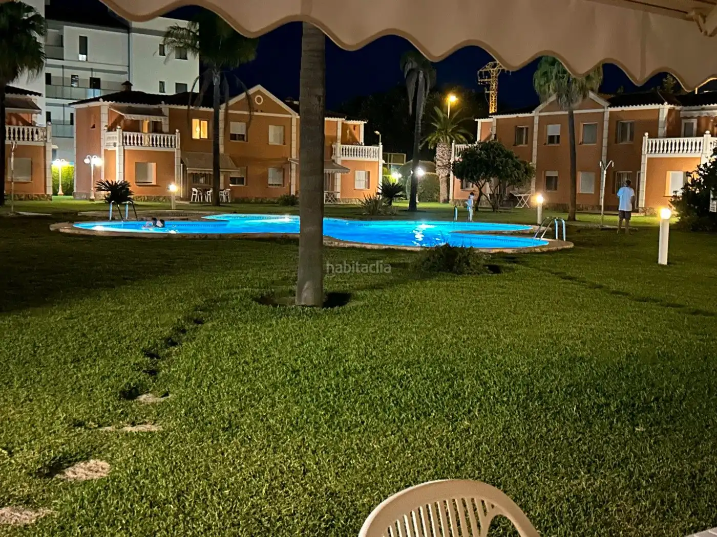 Casa pareada con piscina en venta en Avinguda Oliva Nova 9, imagen 4