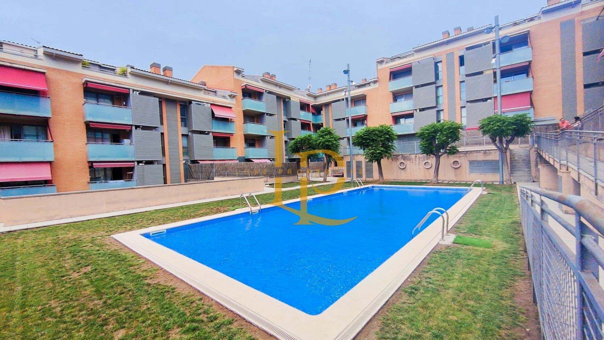 Piscina de Pis en venda en Rubí amb Aire condicionat, Calefacció i Jardí privat