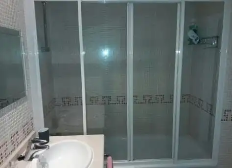 Bathroom of Flat for rent in Algeciras  with Air Conditioner and Furnished