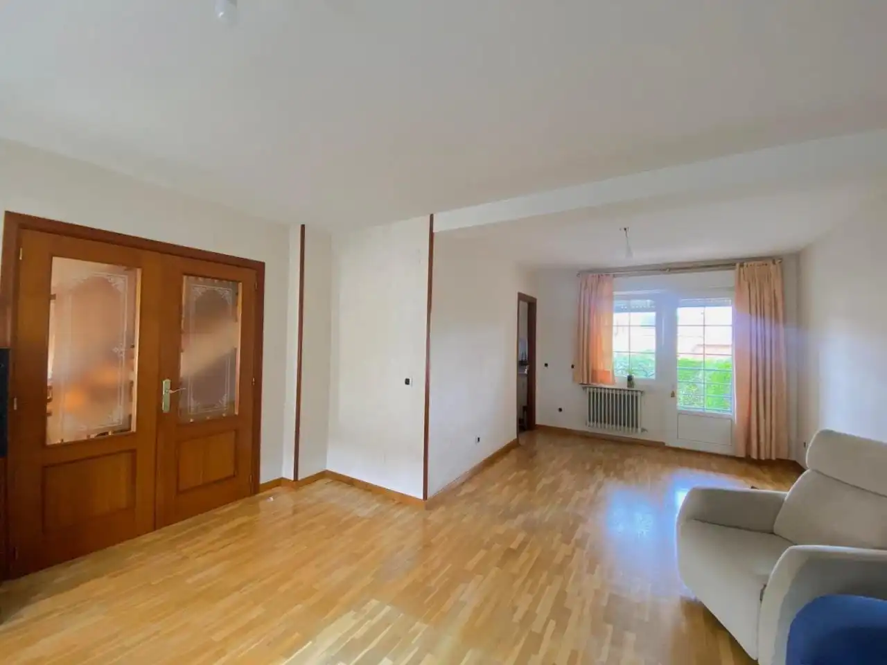 Sala d'estar de Casa o xalet en venda en Sariegos amb Calefacció i Parquet