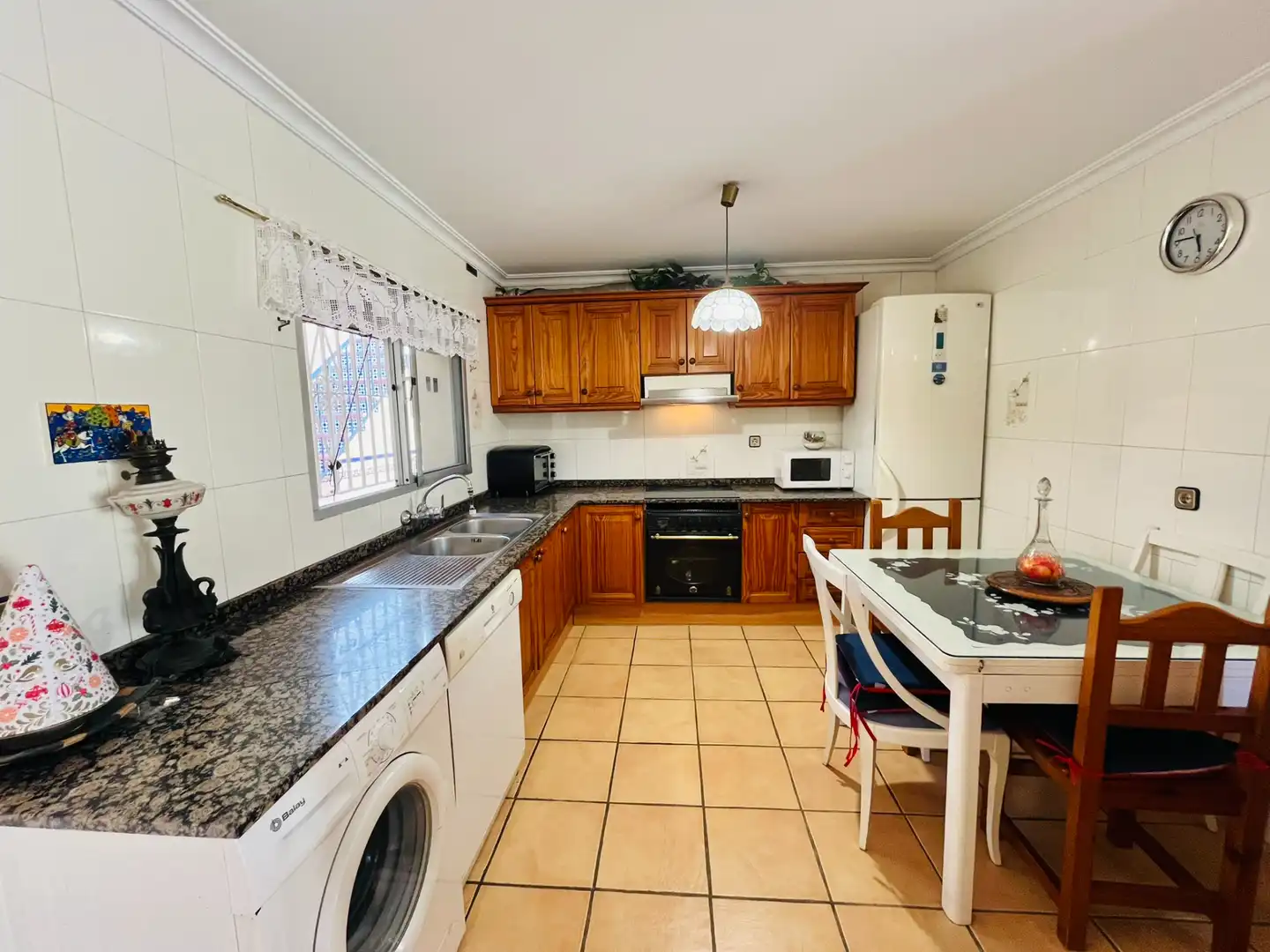 Cocina de Casa o chalet en venta en Fuengirola con Aire acondicionado, Jardín privado y Terraza