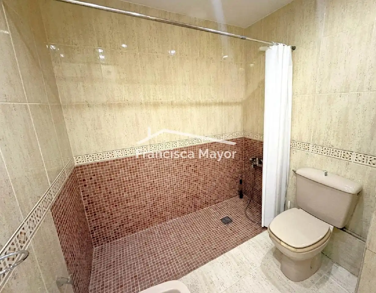 Badezimmer von Wohnung zum Verkauf in Valencia mit Klimaanlage, Möbliert und Alarm