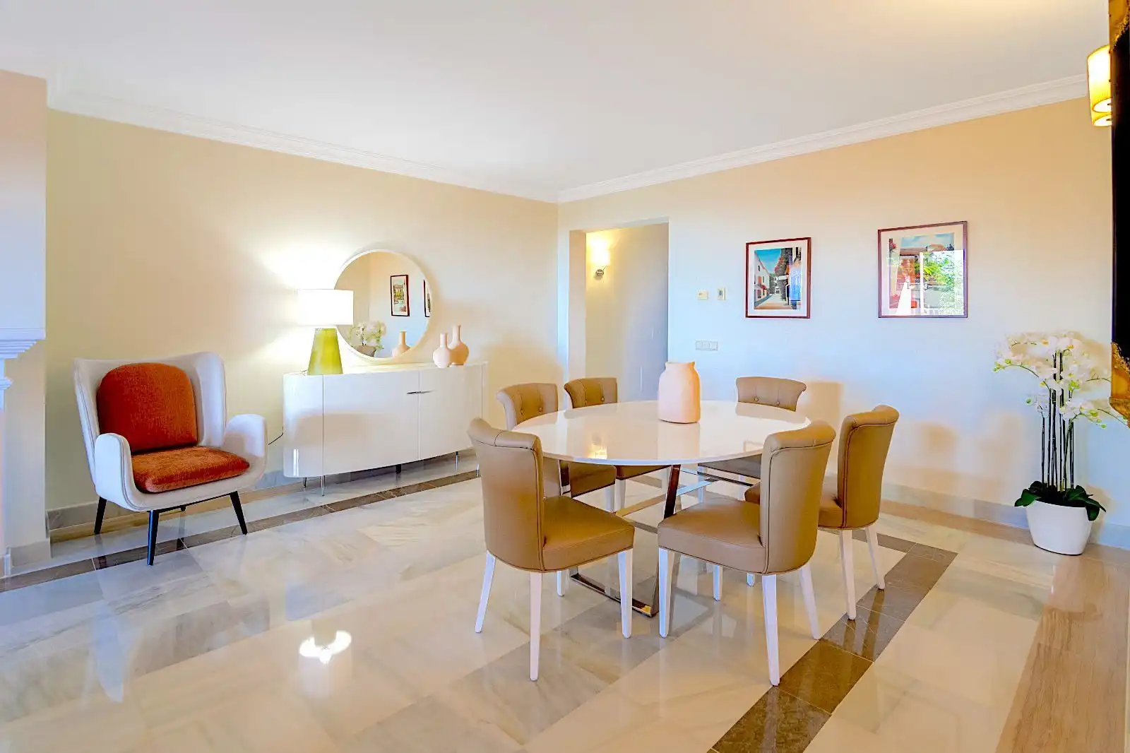 Comedor de Apartamento en venta en Benahavís con Terraza, Amueblado y Piscina comunitaria