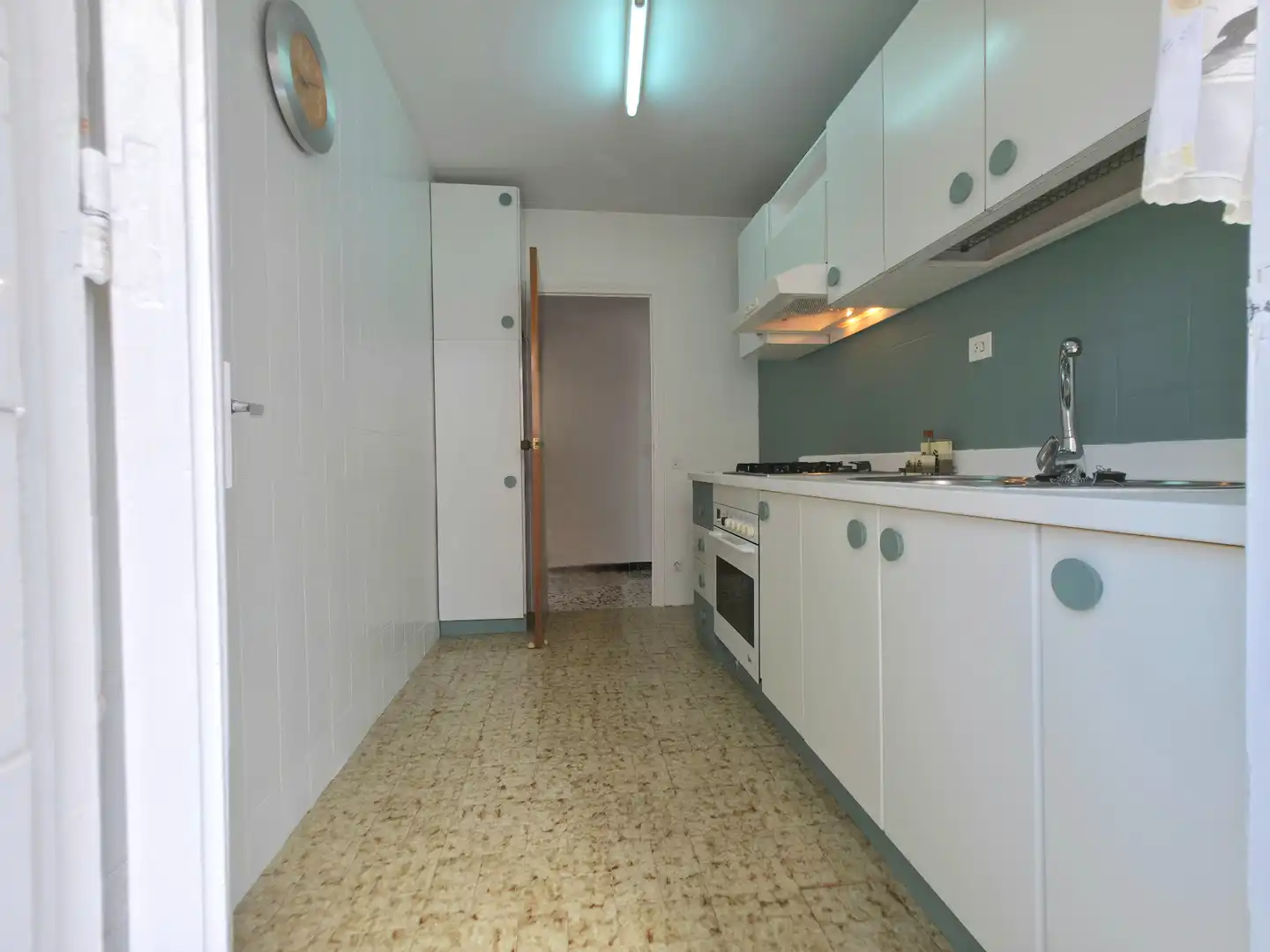 Cocina de Piso en venta en Sant Andreu de la Barca con Terraza, Horno y Balcón