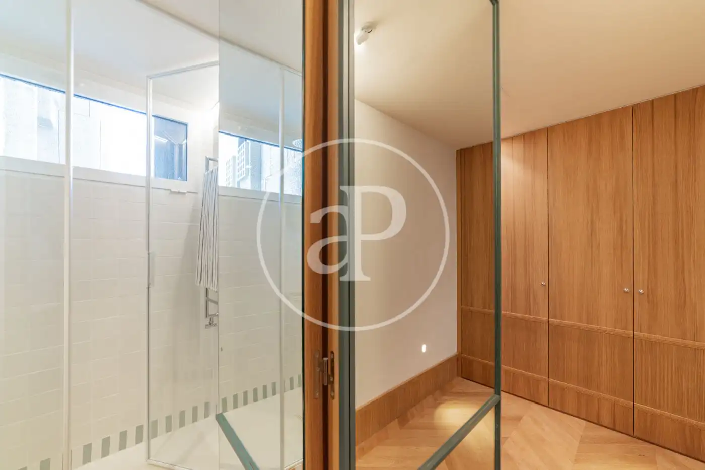 Badezimmer von Wohnung zum Verkauf in Madrid mit Klimaanlage, Heizung und Terrasse