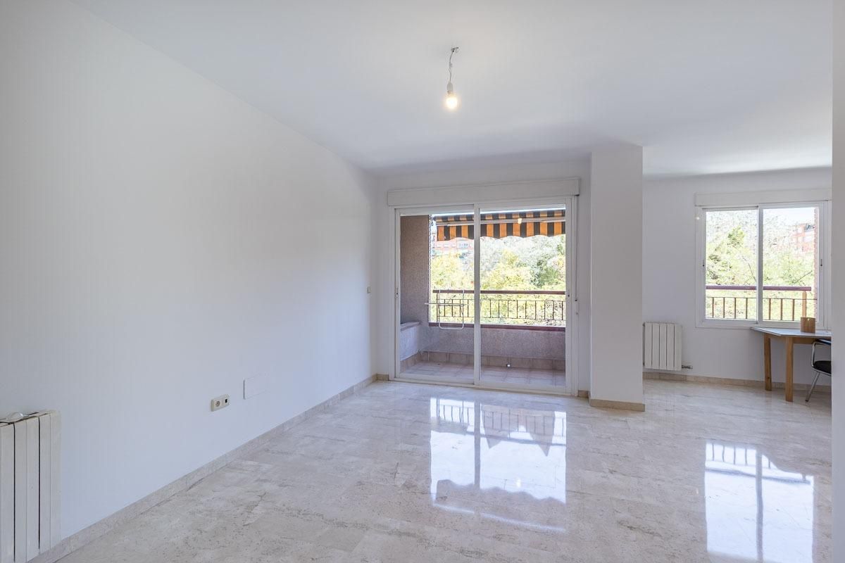 Pis en venda en  Granada Capital amb Calefacció, Terrassa i Balcó