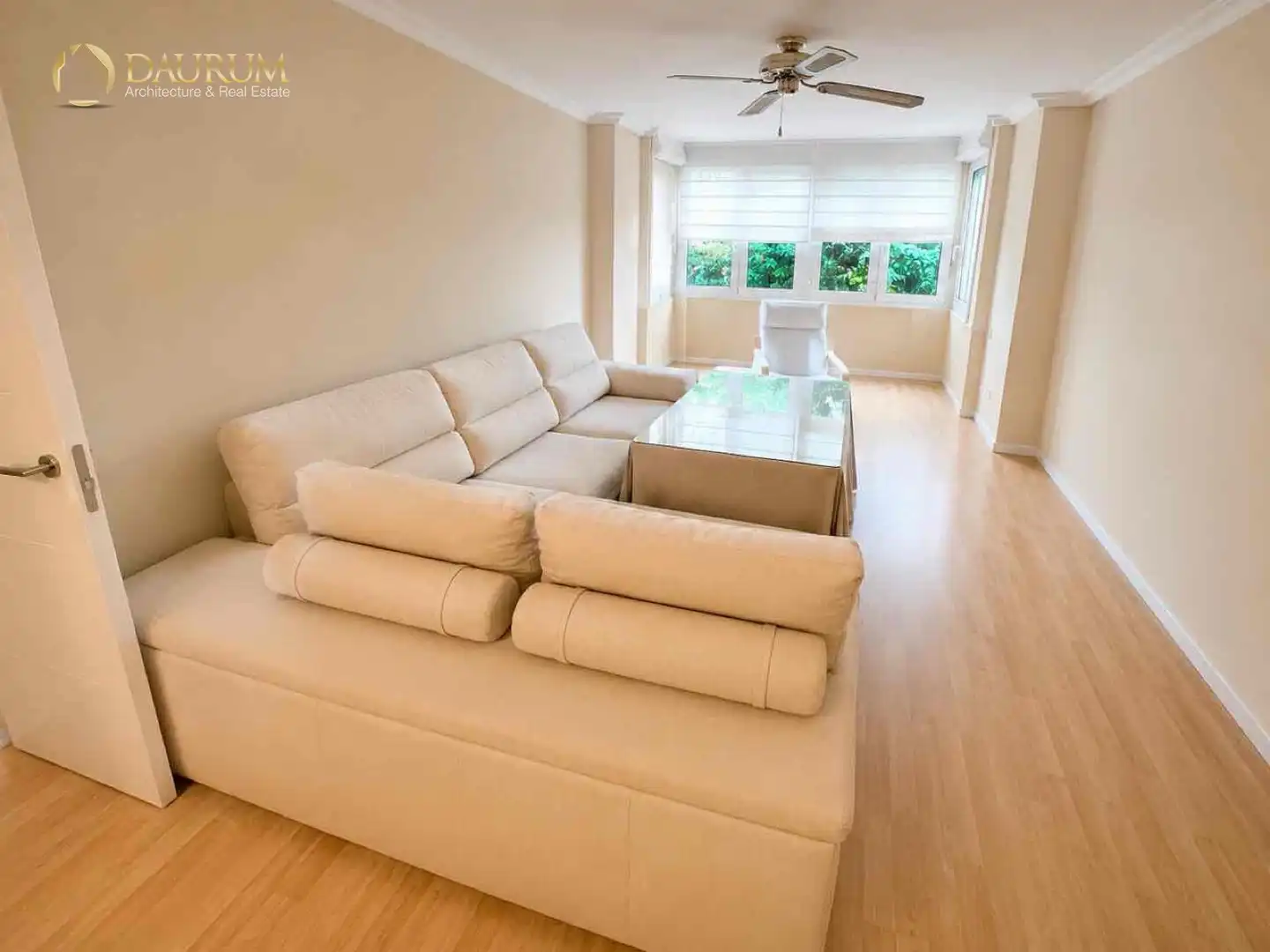 Sala de estar de Piso en venta en Sevilla con Aire acondicionado, Trastero y Piscina