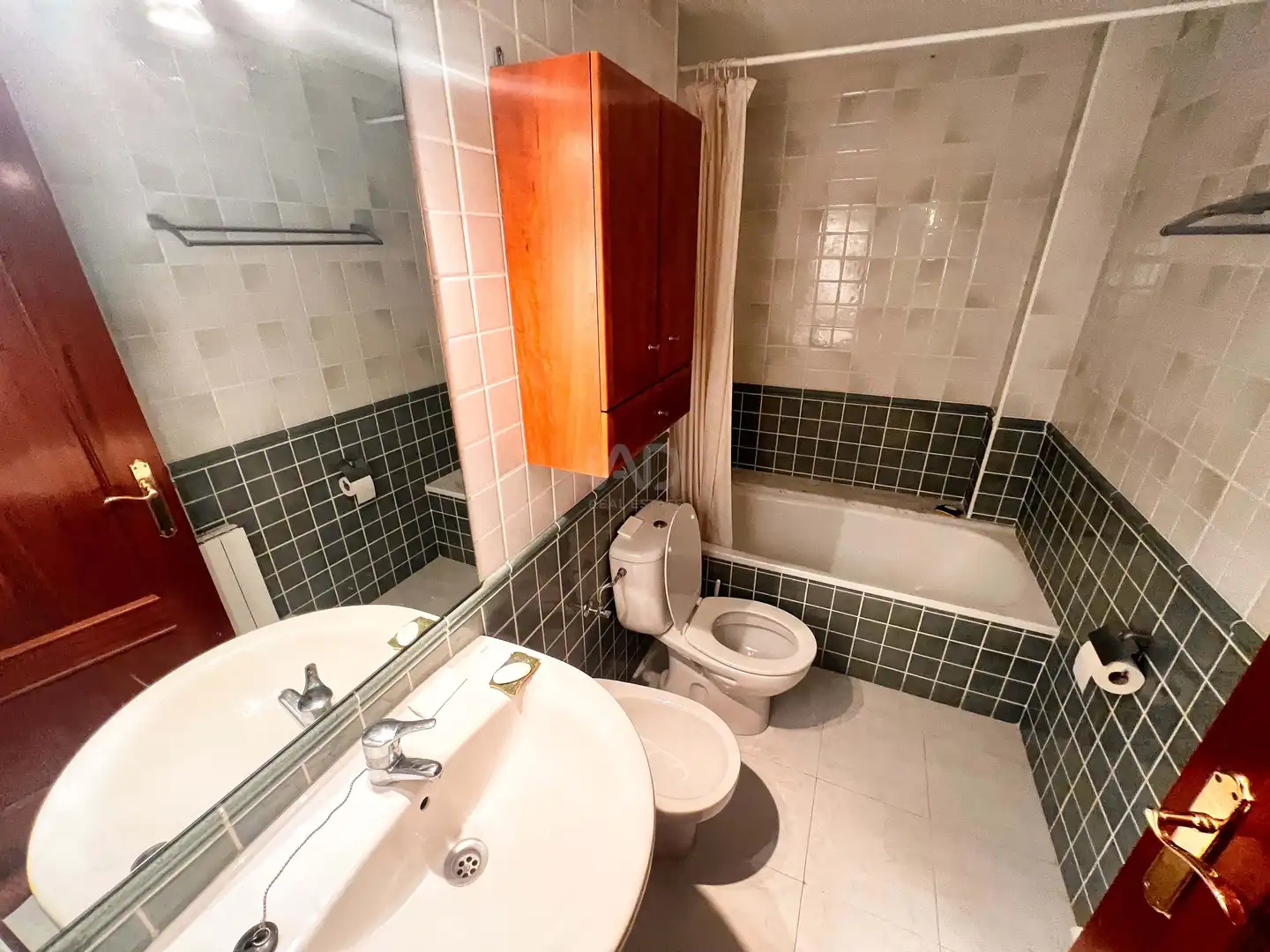 Bathroom of Flat for sale in Figueres  with Air Conditioner, Heating and Terrace