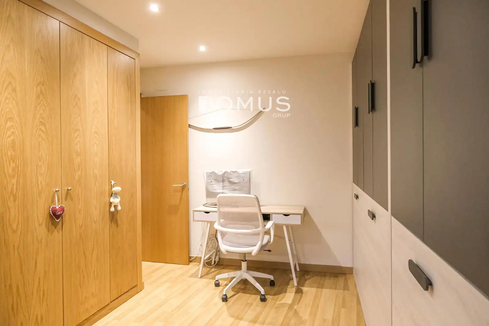 Bedroom of Flat for sale in Besalú  with Air Conditioner and Heating